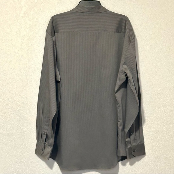 Men Van Heusen Gray Pinstriped XXL 18-18 1/2 Button Up Long Sleeve Shirt - Picture 5 of 9
